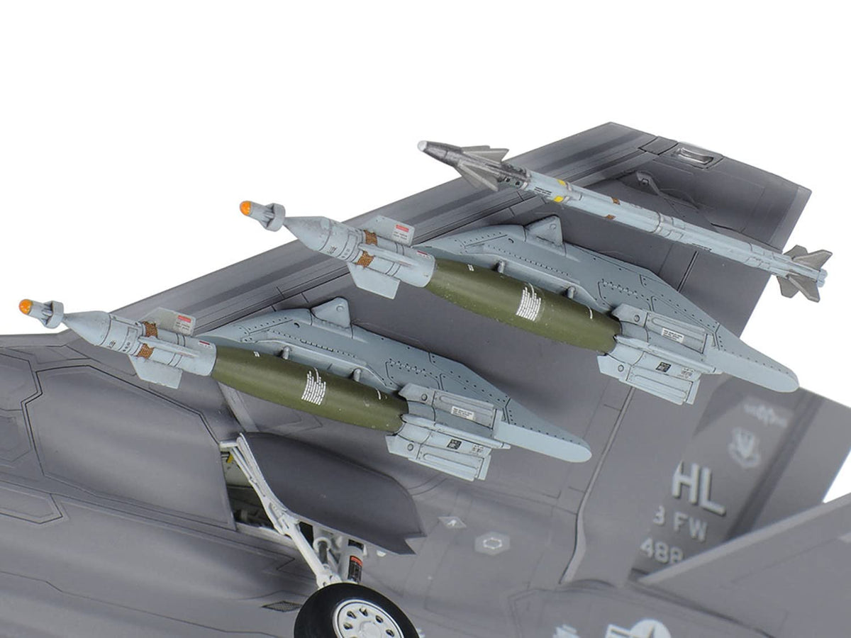 1:72 F-35A Lightning II Plastic Model Kit V2569