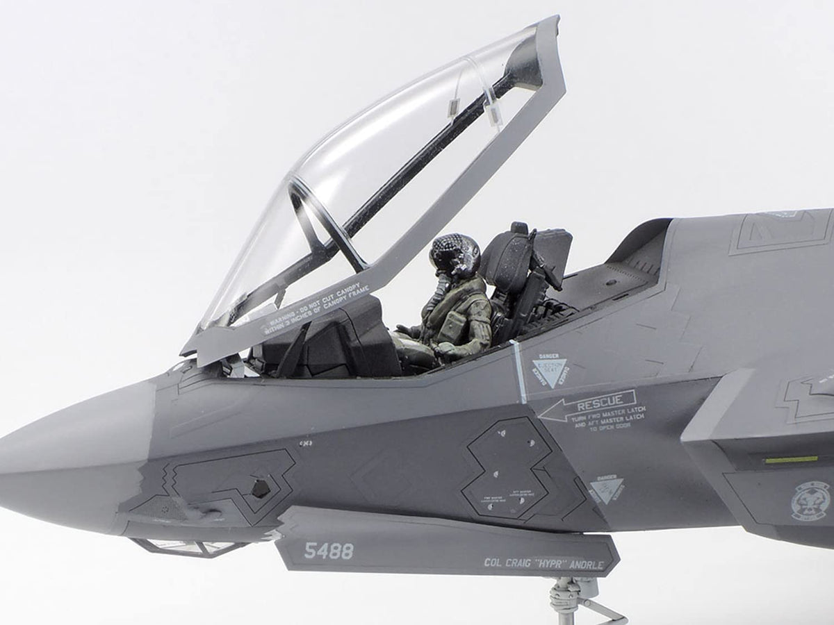 1:72 F-35A Lightning II Plastic Model Kit V2569