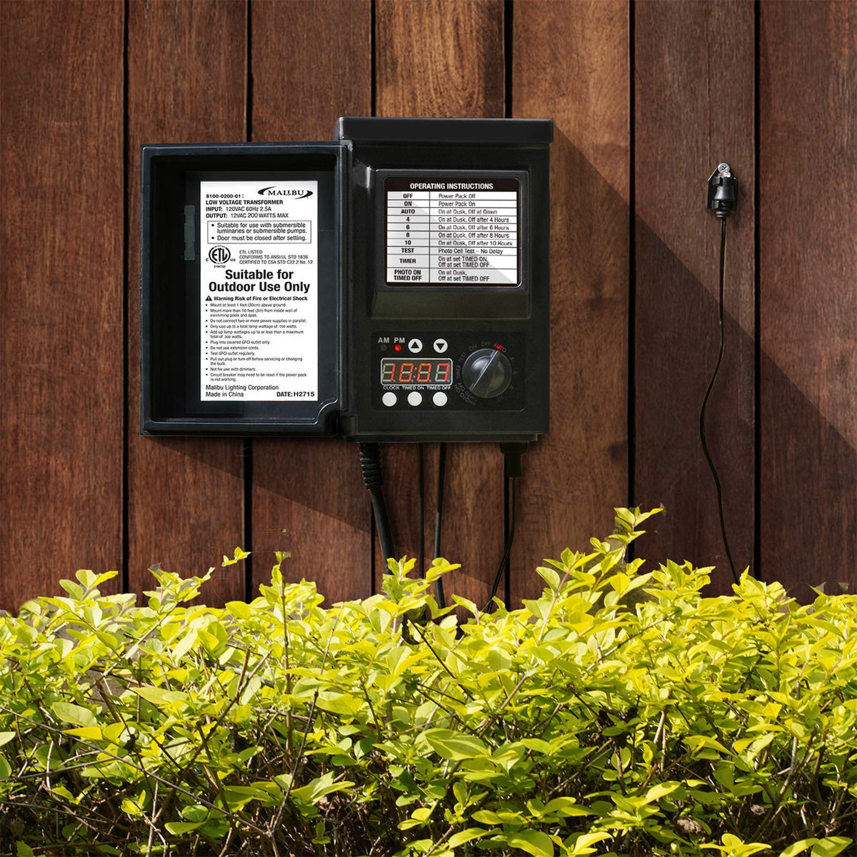 200watt Low-Voltage Weatherproof Transformer with Photo Sensor V18908